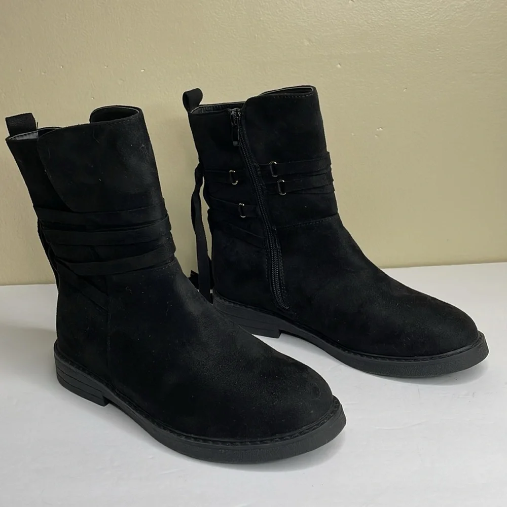 AMANDA BLU Ankle Boots KINGSTON Black Vegan Suede Side Zipper Tassel Detail 6